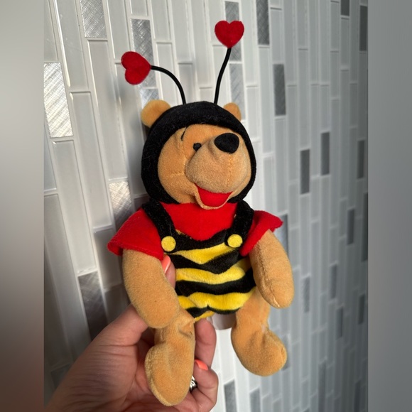 Walt Disney Winnie The Pooh Bear Valentine Bumble Bee Plush Toy - Picture 5 of 7